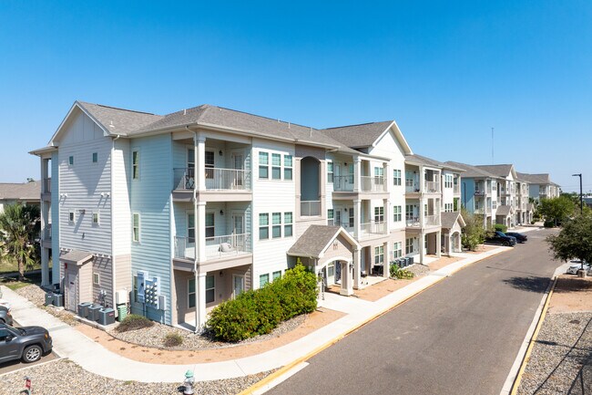 Devon Place in Edinburg, TX - Foto de edificio - Building Photo