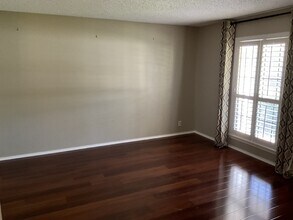 129 Splitrock Ln in Universal City, TX - Building Photo - Building Photo