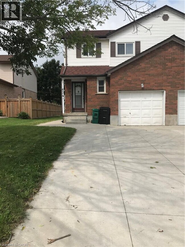 property at 634 Pinerow Crescent