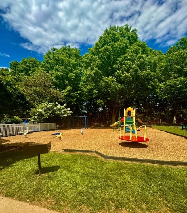 600 Reusens Rd in Lynchburg, VA - Foto de edificio - Building Photo