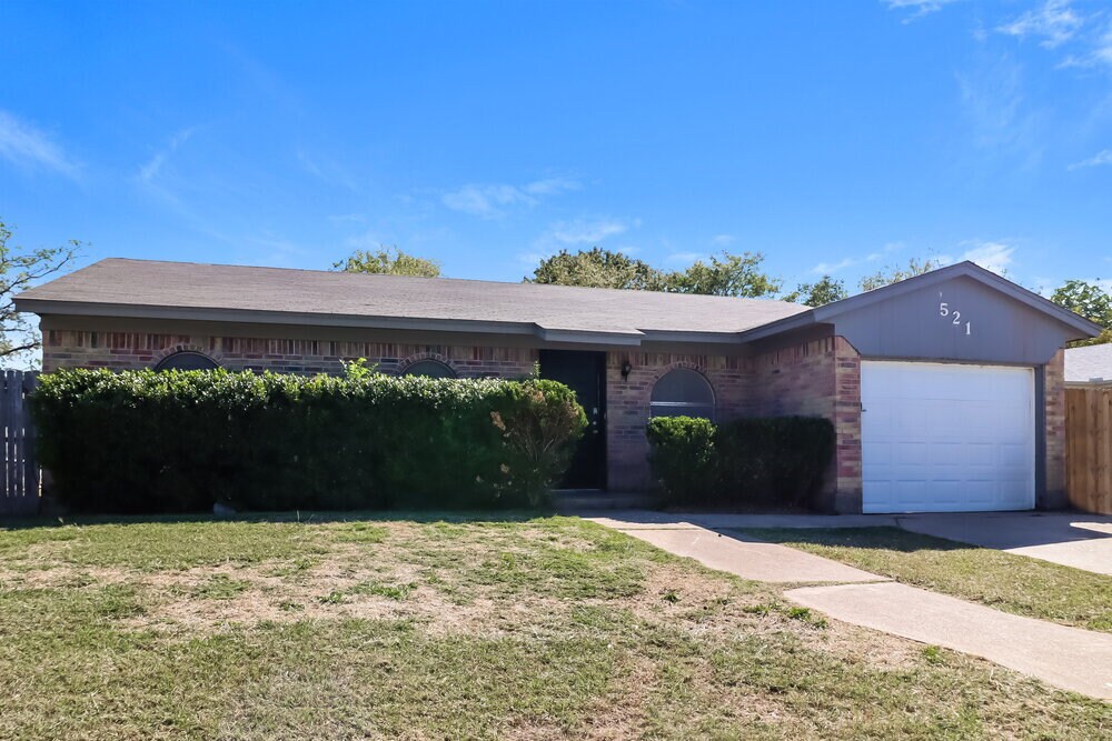 521 Annapolis Dr in Fort Worth, TX - Foto de edificio