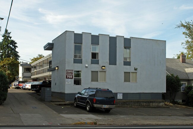 Campus Plaza in Eugene, OR - Foto de edificio - Building Photo