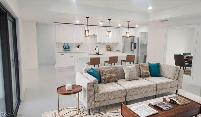 2615 40th St W in Lehigh Acres, FL - Foto de edificio - Building Photo