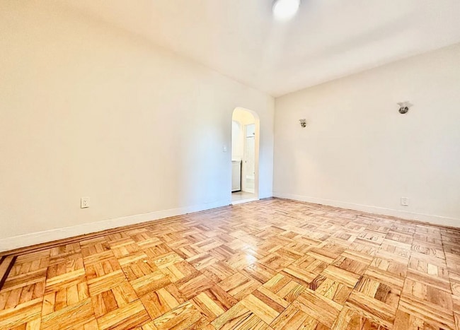 2978 E 196th St in Bronx, NY - Foto de edificio - Building Photo