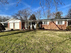 154 Pearl St in Carmel, IN - Building Photo