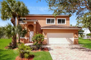 4551 NW 36th Ct in Lauderdale Lakes, FL - Building Photo