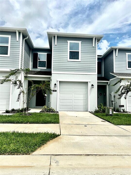 355 Sol Vis Dr in Dundee, FL - Building Photo