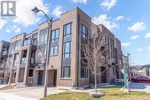 3058 Blacktusk Common in Oakville, ON - Building Photo
