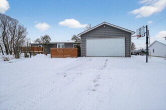 18025 Doehrman Rd in Woodburn, IN - Foto de edificio - Building Photo