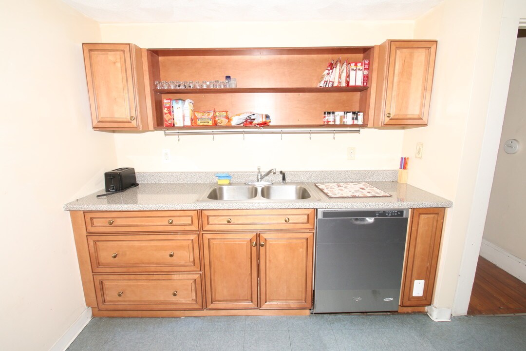 17 Reed Ave in Everett, MA - Building Photo