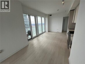 3900 Confederation Pkwy in Mississauga, ON - Building Photo - Building Photo