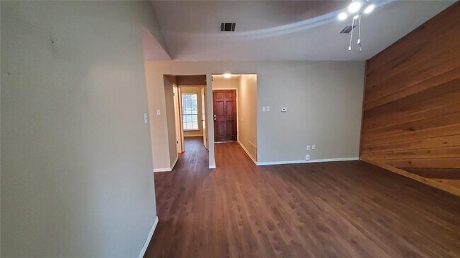 6209 Emerald Forest Dr in Austin, TX - Building Photo - Building Photo