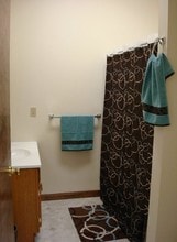 71 Center Rd, Unit 2 in Essex, VT - Foto de edificio - Building Photo