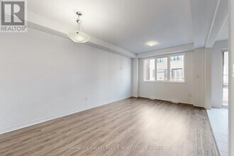 3266 Brigadier Ave in Pickering, ON - Building Photo - Building Photo