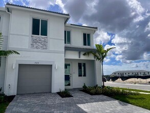 720 SE 13th St Cir in Homestead, FL - Building Photo - Building Photo