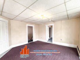 166 Eastern Ave, Unit 3 in St Johnsbury, VT - Building Photo