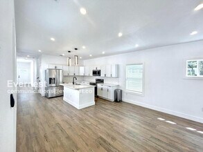 1804 E Crockett St in San Antonio, TX - Building Photo - Building Photo