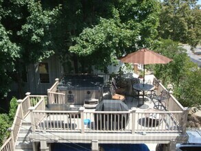 1562 E Irving Plz, Unit Lower Front 1 bedroom in Milwaukee, WI - Building Photo - Building Photo