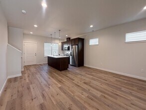 352 SE Shetterly Dr in Dallas, OR - Building Photo - Building Photo