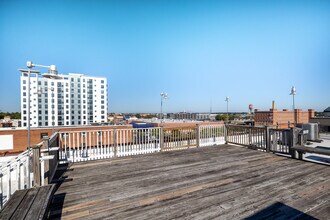 1322 W Broad St in Richmond, VA - Foto de edificio - Building Photo