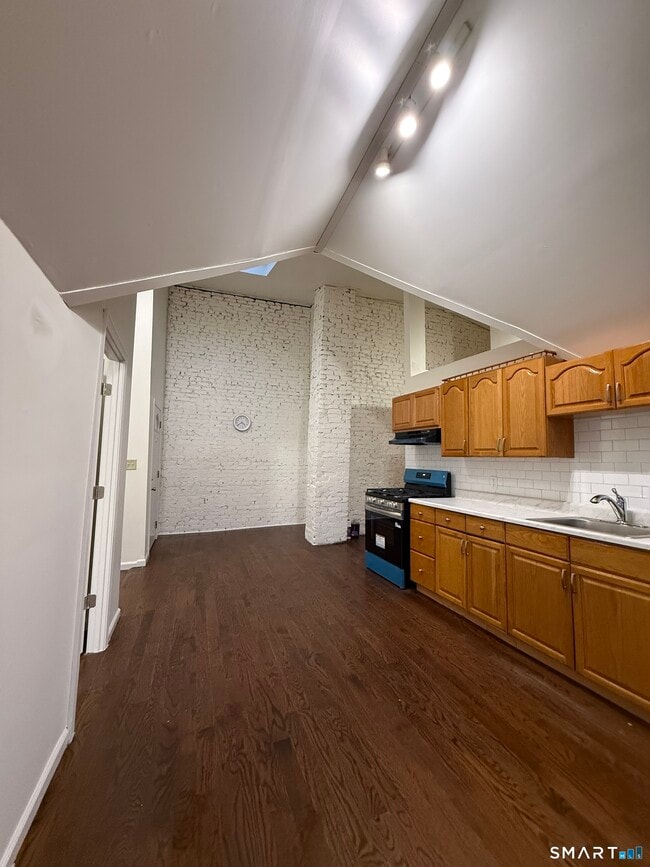 1840 Barnum Ave in Bridgeport, CT - Building Photo - Building Photo