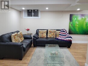 2551 Old Carriage Rd in Mississauga, ON - Building Photo - Building Photo