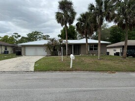 1019 Mockingbird Cir in Winter Haven, FL - Building Photo