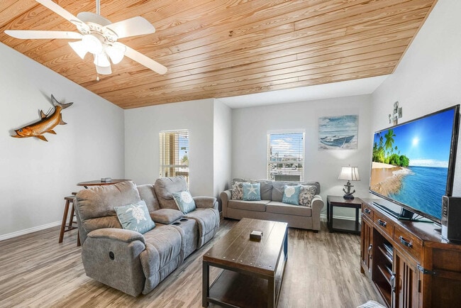 1813 Eleventh St in Port Aransas, TX - Building Photo - Building Photo