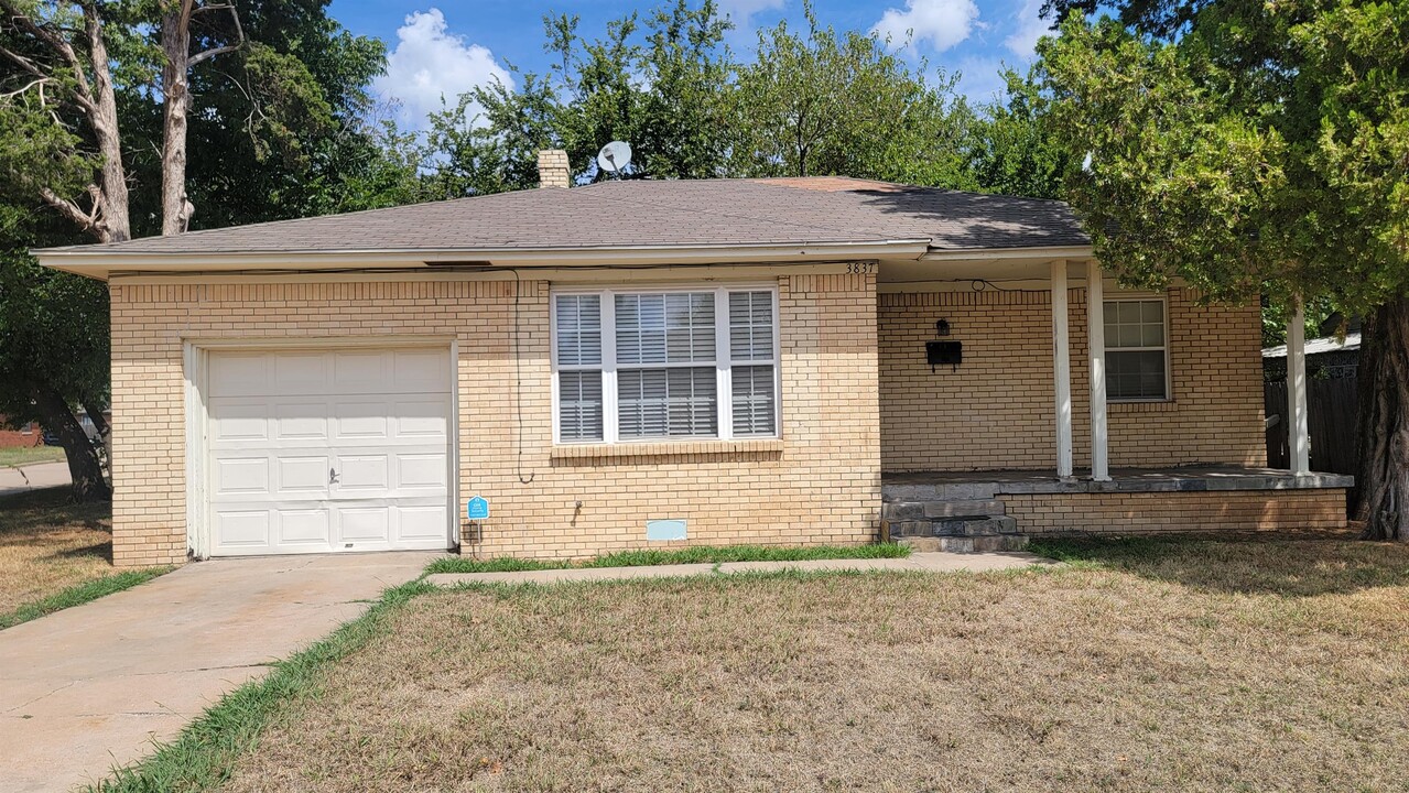 3837 NW 18th St in Oklahoma City, OK - Building Photo