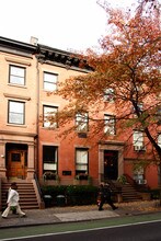 242 Henry St in Brooklyn, NY - Foto de edificio - Building Photo