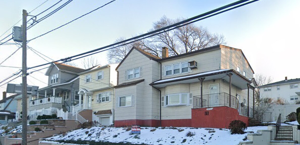 61 Centre St, Unit 2ndfloor in Nutley, NJ - Building Photo