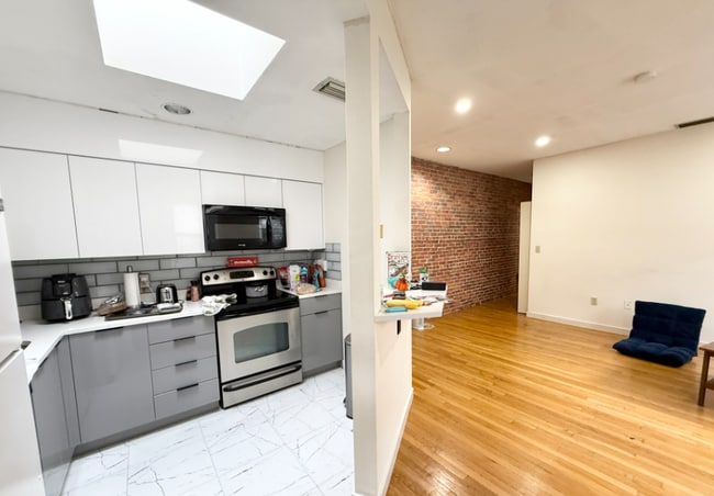 95 Gainsborough St, Unit 302 in Boston, MA - Foto de edificio - Building Photo