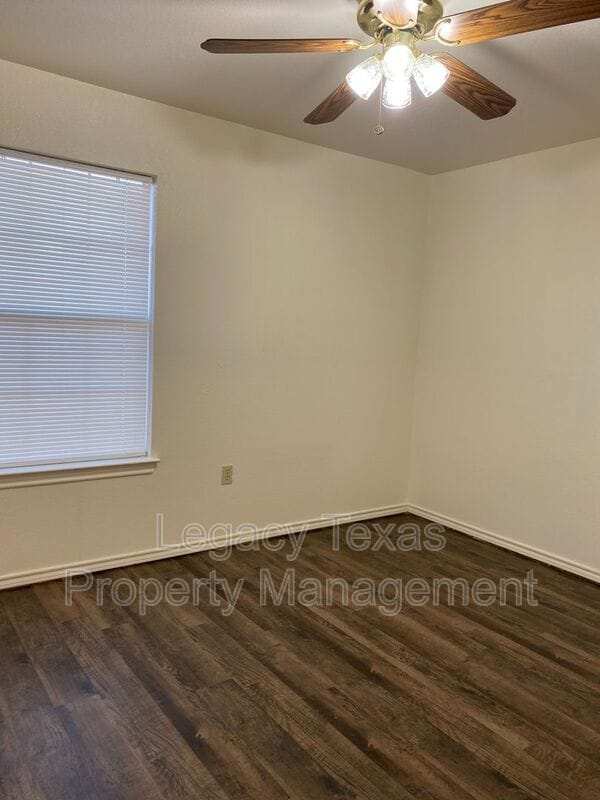 1110 Williams Ave in Cleburne, TX - Building Photo - Building Photo