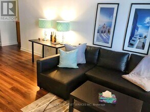 210 Simcoe St in Toronto, ON - Building Photo - Building Photo