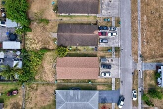 11465 SW 215th St in Miami, FL - Building Photo - Building Photo