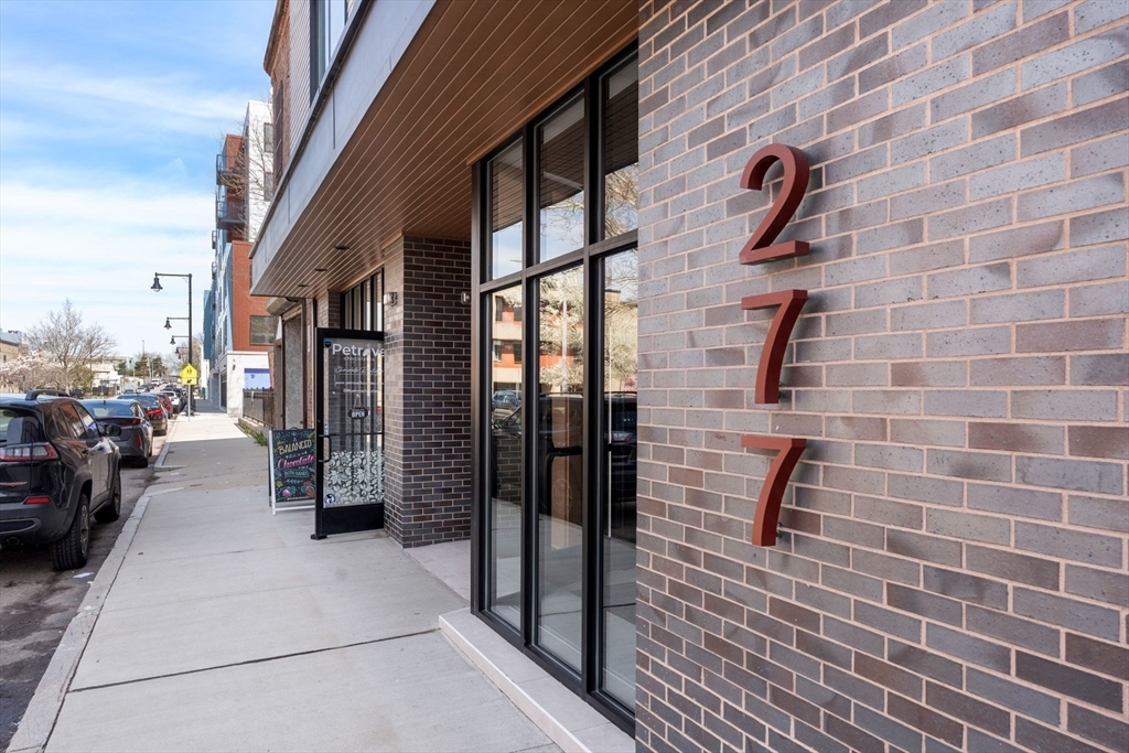277 Border St, Unit 203 in Boston, MA - Building Photo