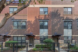 468 W Elm St in Chicago, IL - Building Photo