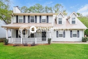 329 Lakeshore Dr in Stockbridge, GA - Building Photo