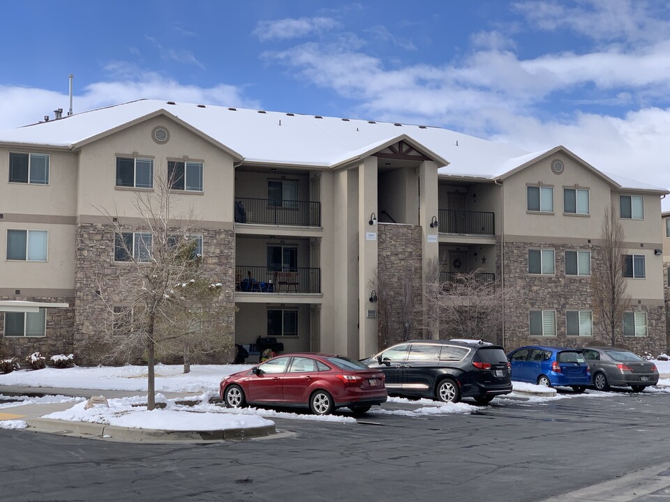 999 Village River Ln, Unit B11 in Midvale, UT - Building Photo