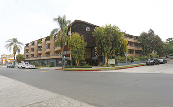 Vineland South Apartments in Studio City, CA - Building Photo - Building Photo