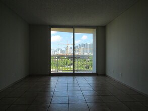 2475 Brickell Ave, Unit 703 in Miami, FL - Building Photo - Building Photo