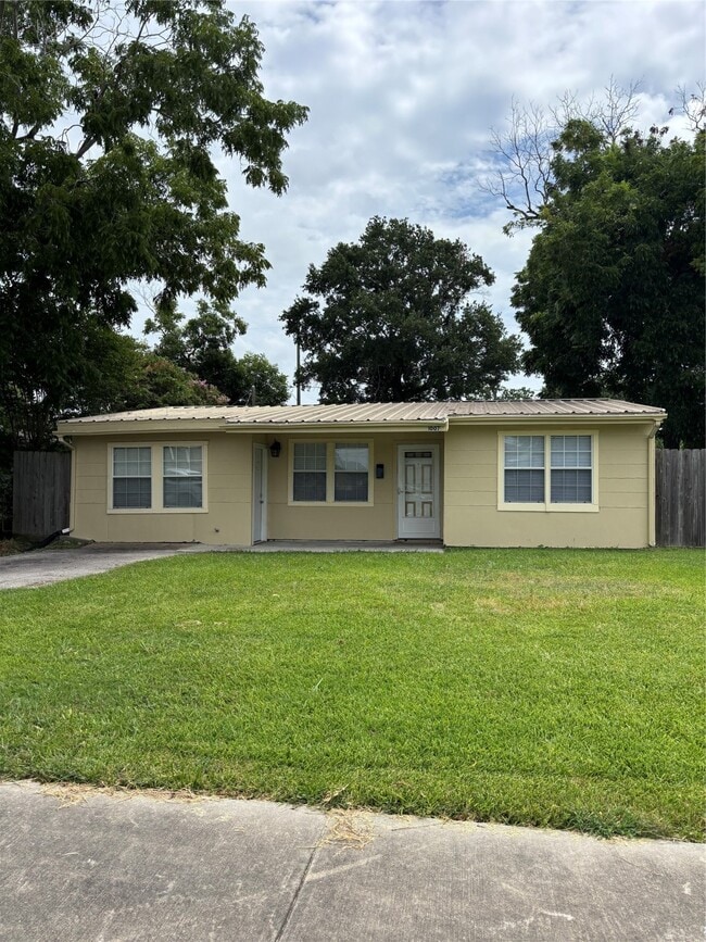 property at 1007 S 3rd St