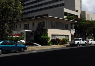 448 Kaiolu St in Honolulu, HI - Foto de edificio - Building Photo