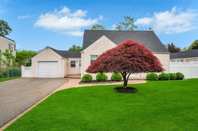 132 Foster Blvd in Babylon, NY - Building Photo - Building Photo