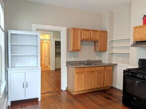 18 Park Ave, Unit 1 in Somerville, MA - Foto de edificio - Building Photo