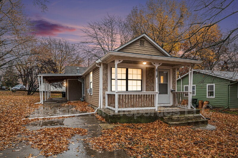 618 N 11th St in Leavenworth, KS - Building Photo