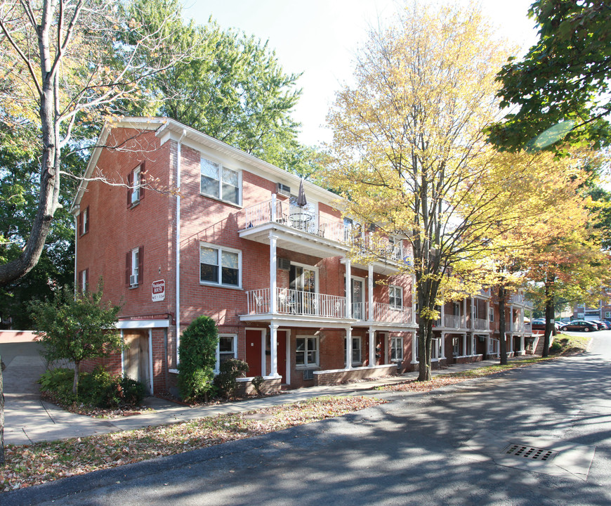 Wade Estates in Schenectady, NY - Building Photo