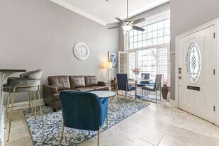 1210 Carondelet St in New Orleans, LA - Building Photo