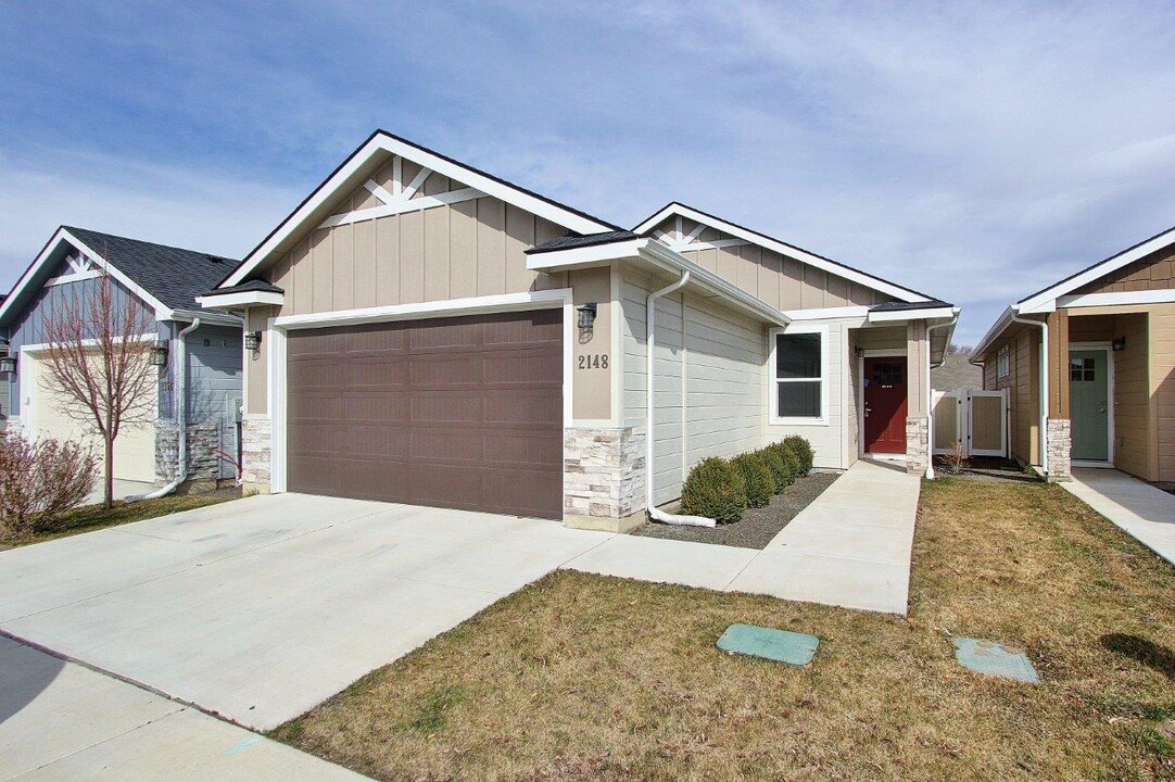 2148 W Bella Ln in Nampa, ID - Building Photo