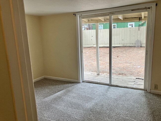 2498 Armstrong Ave in South Lake Tahoe, CA - Building Photo - Building Photo